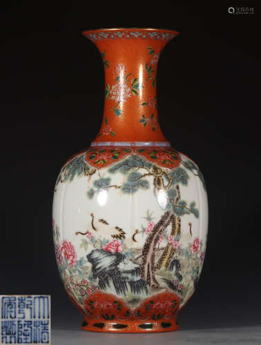 A FAMILLE ROSE GLAZE VASE PAINTED WITH CRANE PATTERN