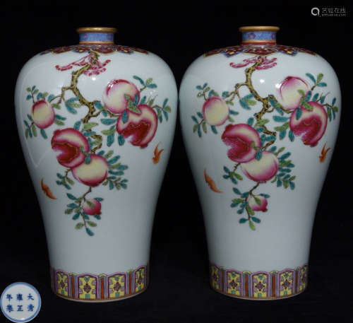 A FAMILLE ROSE GLAZE MEIPING VASE WITH PAINTING