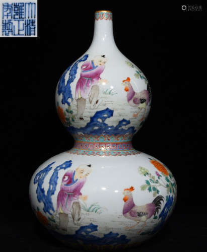 A DOUCAI GLAZE GOURD VASE PAINTED WITH BEAST