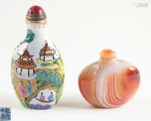 PAIR OF PIECES OF GLASS AND AGATE SNUFF BOTTLES