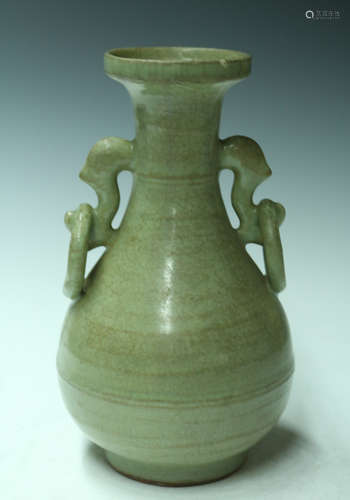 A LONGQUAN CELADON DOUBLE EAR VASE