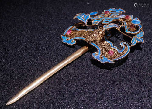 A GILT SILVER HAIRPIN