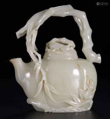 A HETIAN JADE TEA POT CARVED WITH BAMBOO