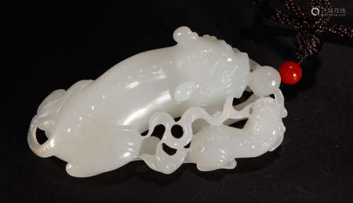 A HETIAN JADE PENDANT SHAPED WITH BEAST