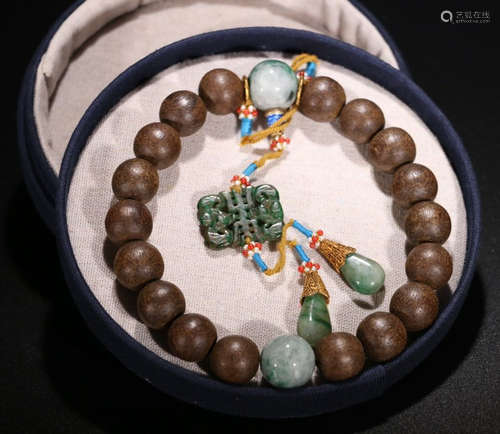 A CHENXIANG WOOD STRING BRACELET WITH 18 BEADS