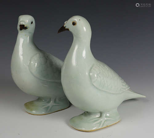 PAIR OF CERAMIC PIGEON FIGURES