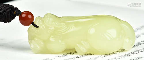 A HETIAN JADE CARVED ZHAOCAI BEAST