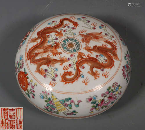 A FAMILLE ROSE GLAZE BOX PAINTED WITH DRAGON