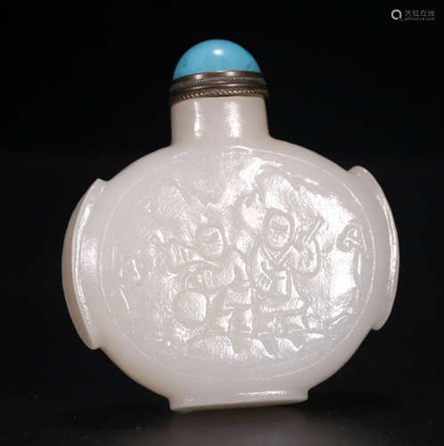 A HETIAN JADE SNUFF BOTTLE CARVED WITH FIGURE STORY