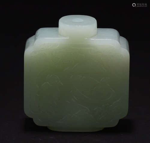 A HETIAN JADE CARVED SNUFF BOTTLE