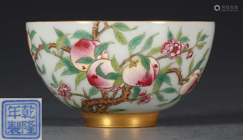 A FAMILLE ROSE GLAZE CUP PAINTED WITH PEACH PATTERN