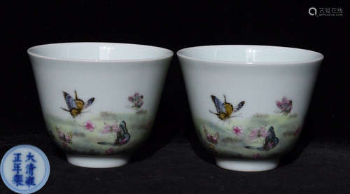 A FAMILLE ROSE GLAZE CUP PAINTED WITH FLOWER AND BUTTERFLY