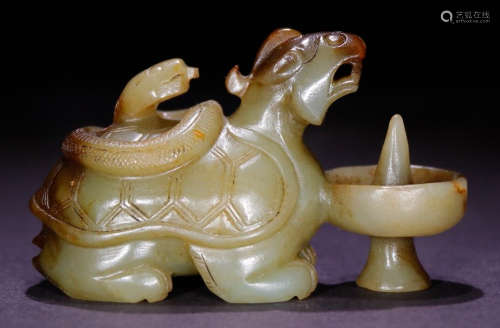 A HETIAN JADE CANDLE HOLDER SHAPED WITH TORTOISE