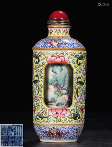 A FAMILLE ROSE GLAZE SNUFF BOTTLE WITH FLOWER PATTERN