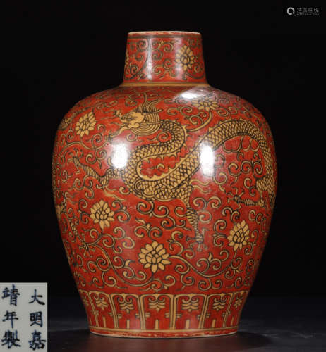 A RED GLAZE VASE WITH FLOWER&DRAGON PATTERN