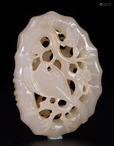 A HETIAN JADE CARVED PENDANT