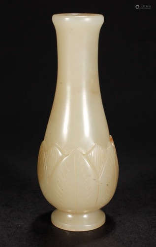 A HETIAN JADE VASE CARVED WITH LOTUS FLOWER