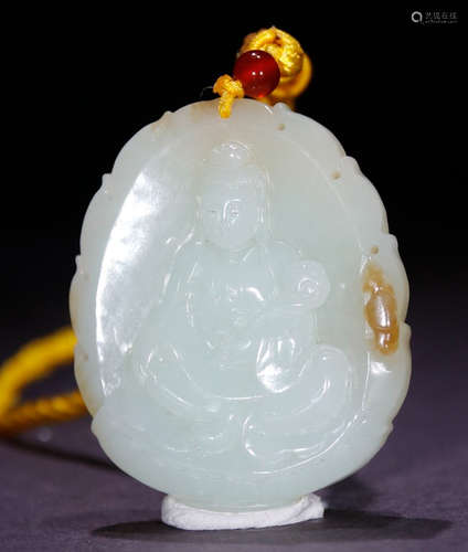 A HETIAN JADE PENDANT CARVED WITH GUANYIN BUDDHA