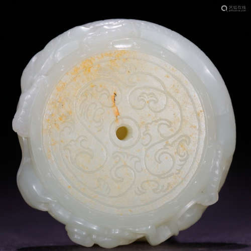 A HETIAN JADE PENDANT CARVED WITH FLOWER PATTERN