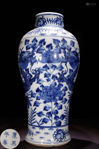 A BLUE&WHITE GLAZE VASE WITH FLOWER PATTERN