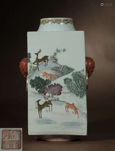 A FAMILLE ROSE GLAZE SQUERA VASE WITH DEER PATTERN