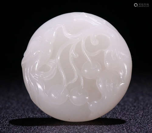 A HETIAN JADE PENDANT CARVED WITH FLOWER AND BIRDS