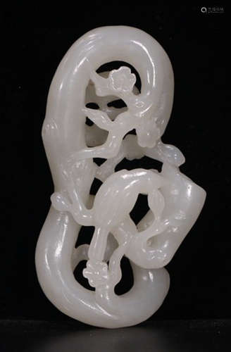 A HETIAN JADE CARVED PENDANT