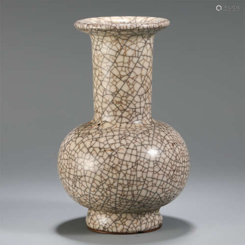 AN ANCIENT CHINESE RU TYPE PORCELAIN VASE
