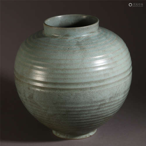AN ANCIENT CHINESE CELADON GLAZE VESSEL JAR