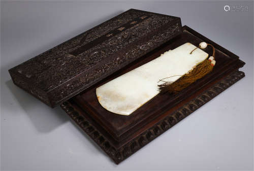 CHINESE WHITE JADE CARVED POEM PLAQUE IN ROSEWOOD BOX