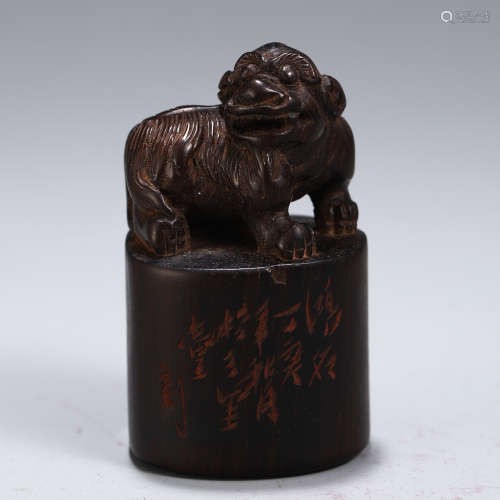 CHINESE ROSEWOOD ROUND SEAL WITH CARVED RECUMBENT BEAST KNOB