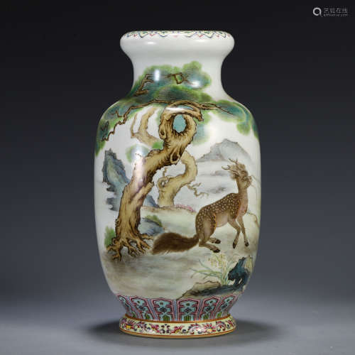 CHINESE WUCAI PORCELAIN VASE WITH BEAST UNDER PINE TREE