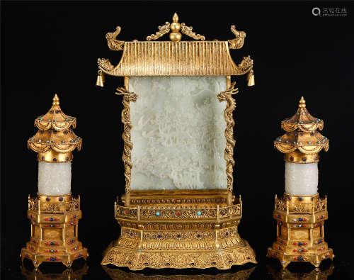 A SET OF CHINESE GILT BRONZE INLAID JADE CARVED TABLE ITEM