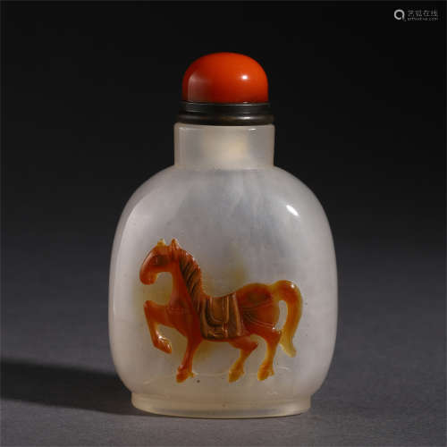 CHINESE AGATE INSCRIBED HORSE LIDDED SNUFF BOTTLE