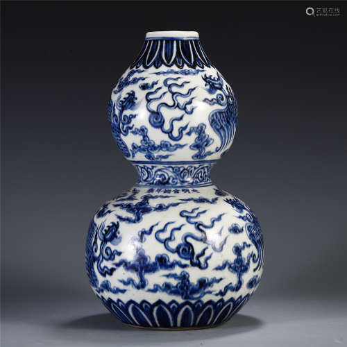 CHINESE BLUE AND WHITE PHOENIX PATTERN GOURD SHAPED VASE