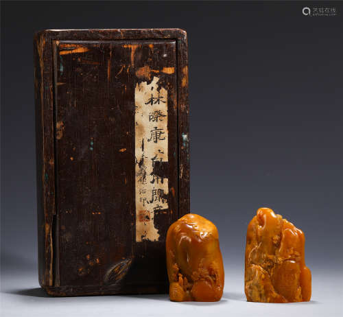 PAIR OF CHINESE TIANHUANG SEAL CARVED MOUNTAIN VIEWS