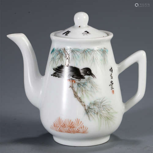 CHINESE FAMILLE ROSE TEAPOT WITH FLOWER BIRD PATTERN
