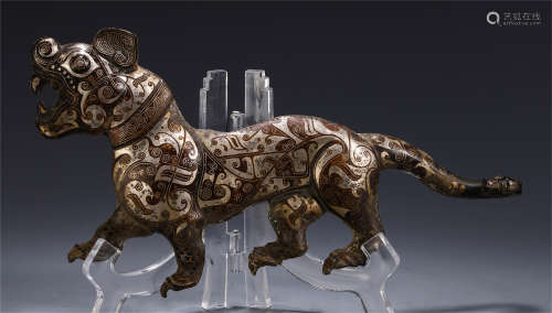 CHINESE BRONZE SILVER BEAST SHAPED TABLE ITEM