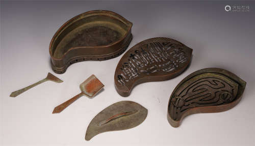 A CHINESE LEAF TYPE COPPER INCENSE BURNER