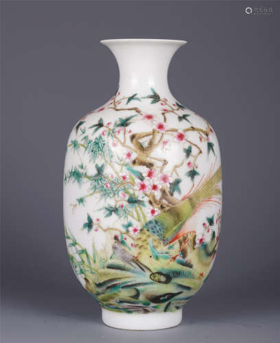 A CHINESE PORCELAIN FAMILLE ROSE FLOWER AND BIRD PATTERN VIEWS VASE