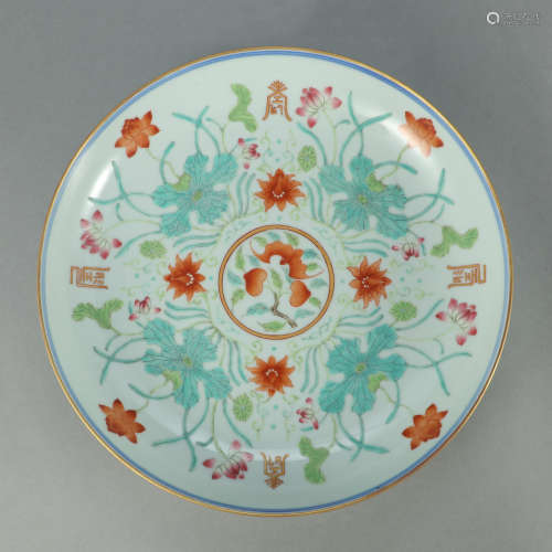 A CHINESE FAMILLE ROSE PORCELAIN FLOWER PATTERN PLATE