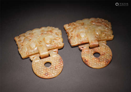 A PAIR OF CHINESE BEAST PATTERN ANCIENT JADE PENDANT