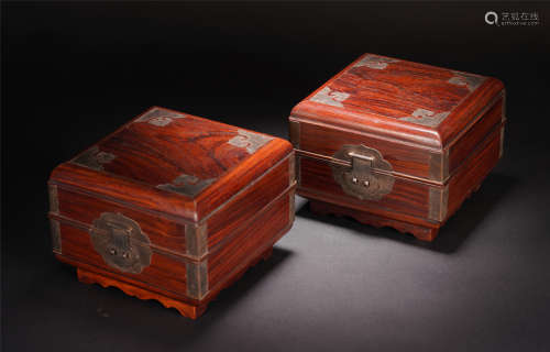 A PAIR OF CHINESE HARDWOOD SCHOLAR'S OBJECTS BOX