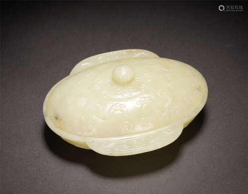 A CHINESE YELLOW JADE LIGHT CARVING LIDDED BOWL