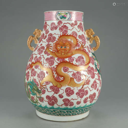 A CHINESE FAMILLE ROSE PORCELAIN DRAGON PATTERN DOUBLE HANDLE ZUN VASE