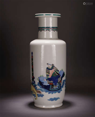 A CHINESE WUCAI PORCELAIN FIGURE AND STORY VASE