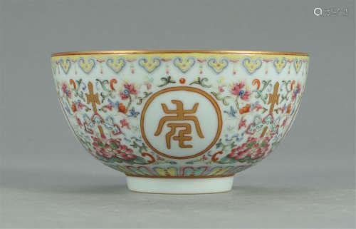 A CHINESE FAMILLE ROSE PORCELAIN FLOWER AND WORD PATTERN BOWL