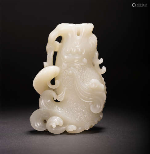 A CHINESE ICHTHYOSAUR SHAPE WHITE JADE FLOWER HOLDER