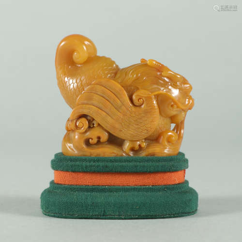 A CHINESE BEAST PATTERN TABLE ITEM