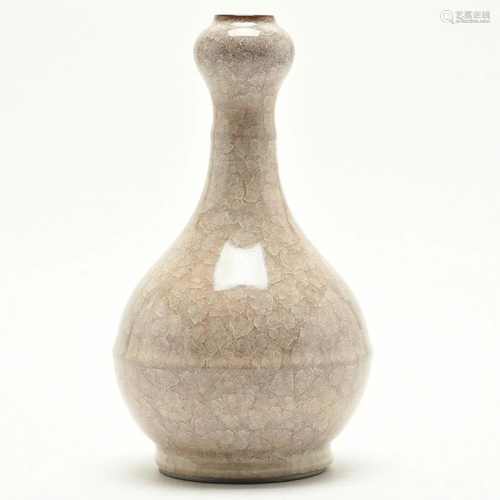 Chinese Guan-Type 'Ice Crackled' Garlic-Head Vase.